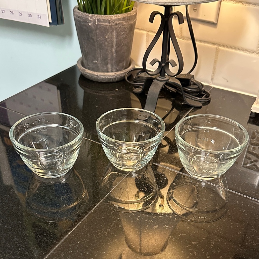 The Pampered Chef Clear Glass measuring cups Trio